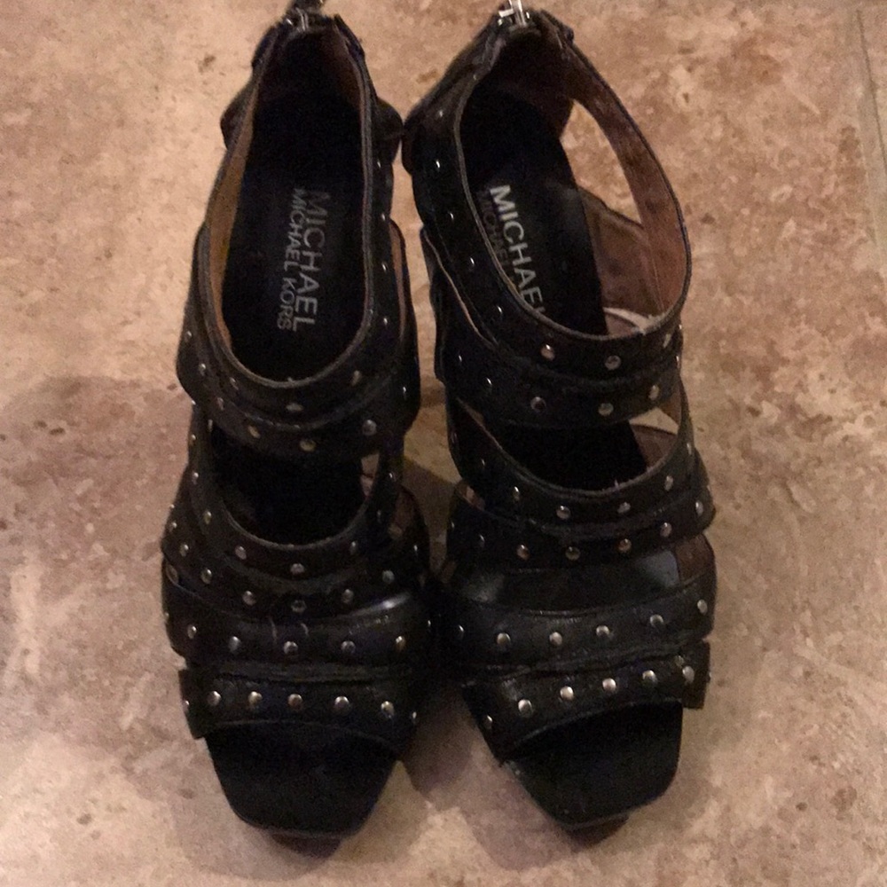 Michael kors sandals size 6